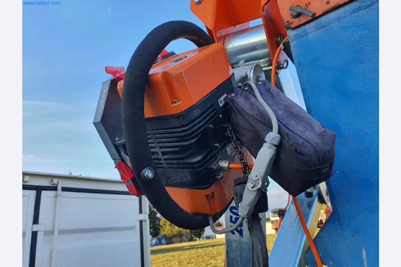 Máquinas de construção, veículos, material de cofragem e acessórios do sector da construção civil-1