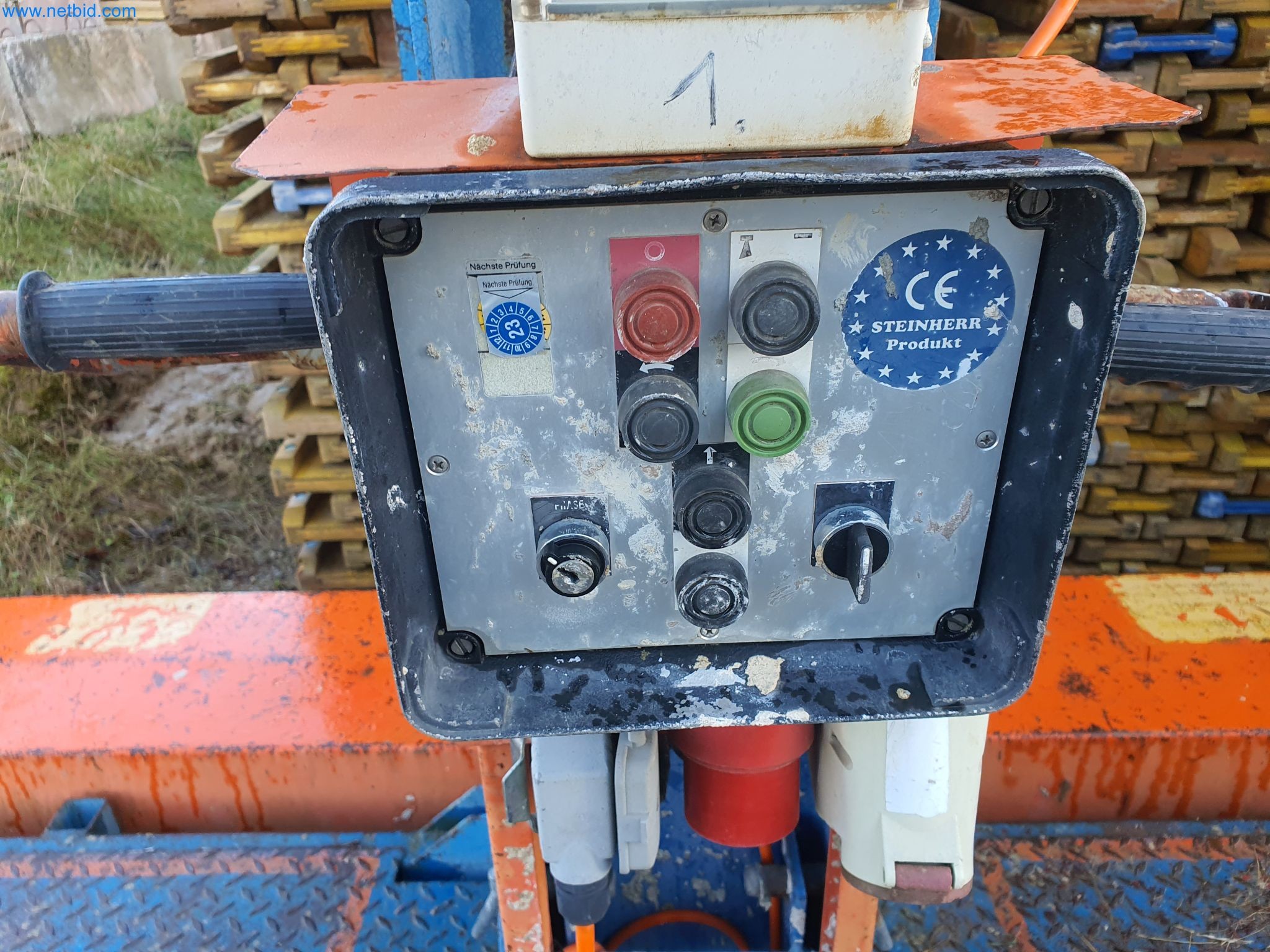 Máquinas de construção, veículos, material de cofragem e acessórios do sector da construção civil-2