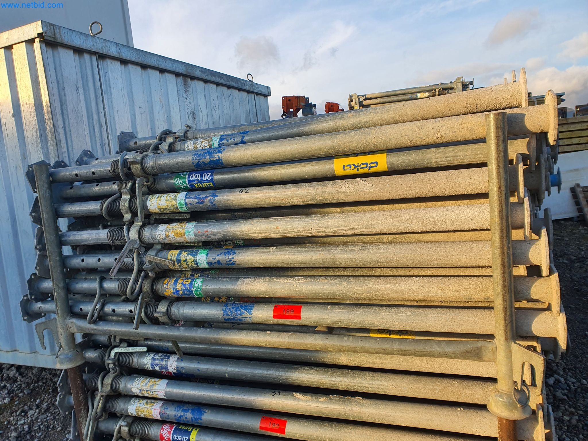 Maquinaria de construcción, vehículos, material de encofrado y accesorios del sector de la construcción de edificios-1