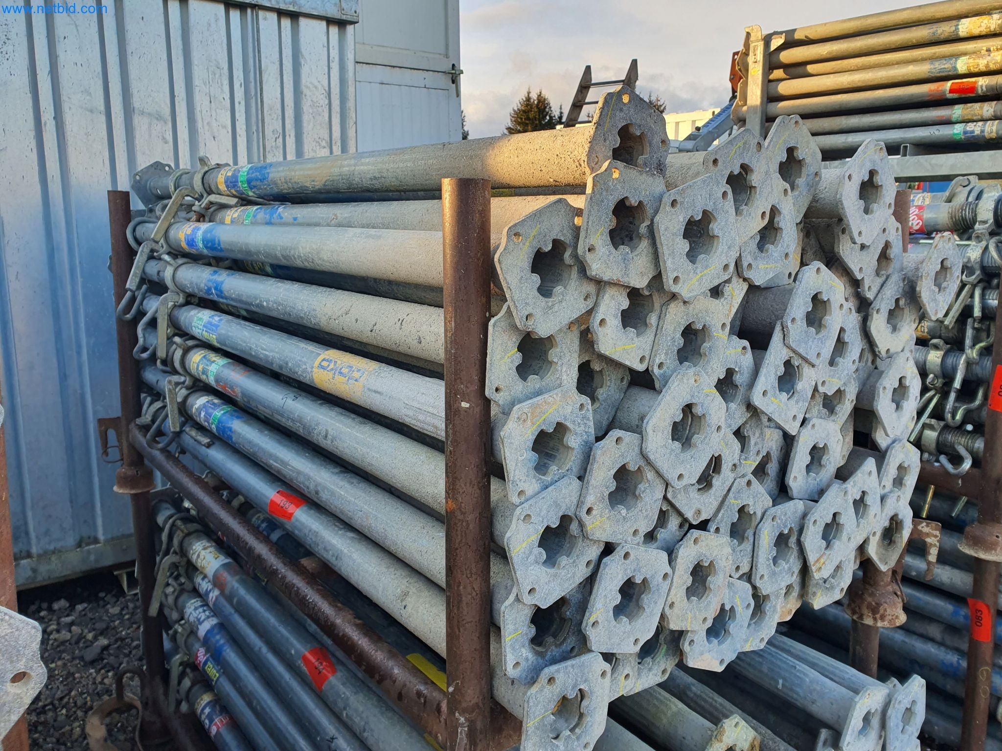 Baumaschinen, Fahrzeuge, Schalungsmaterial und Zubehör aus dem Bereich Hochbau-1