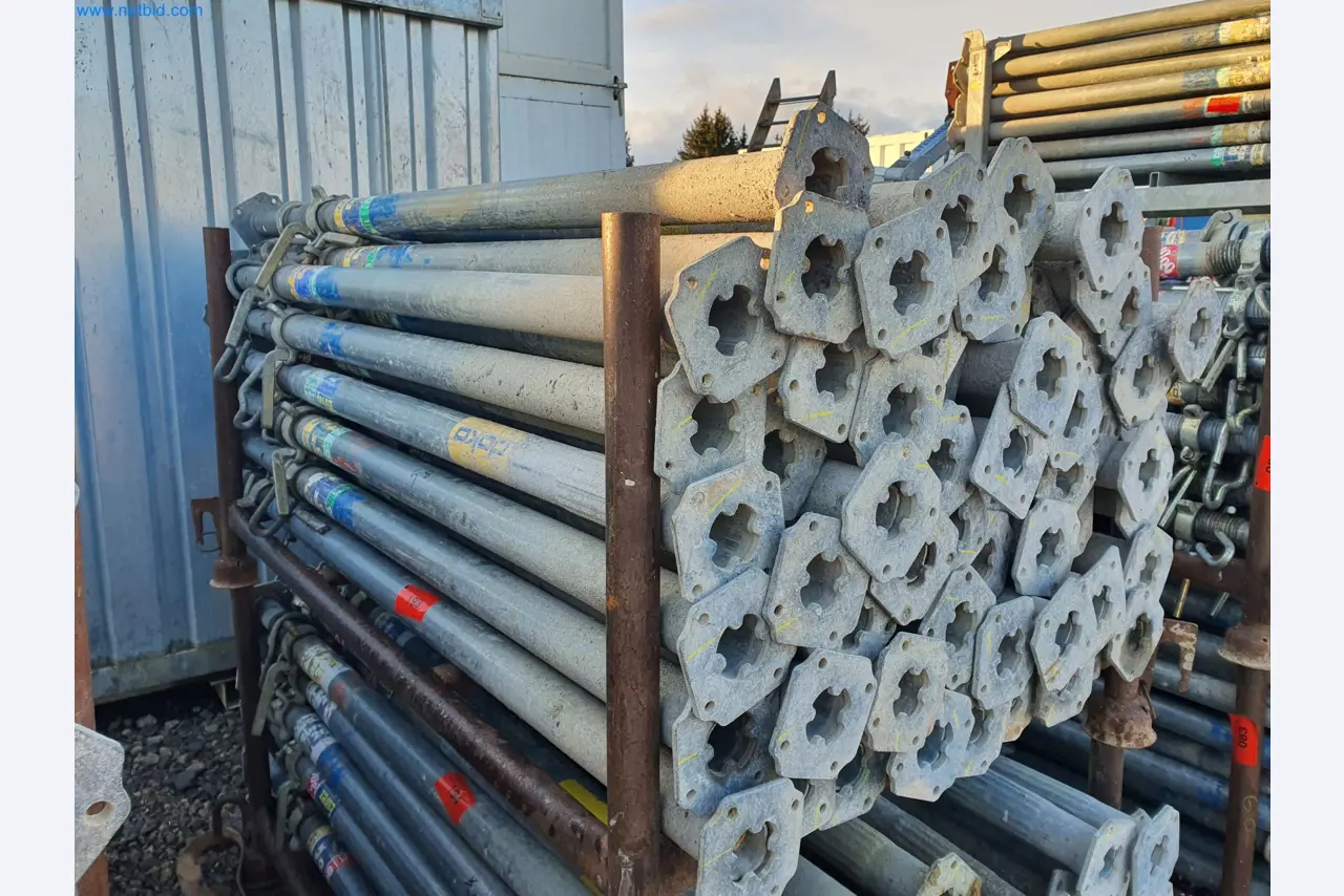 Baumaschinen, Fahrzeuge, Schalungsmaterial und Zubehör aus dem Bereich Hochbau-1