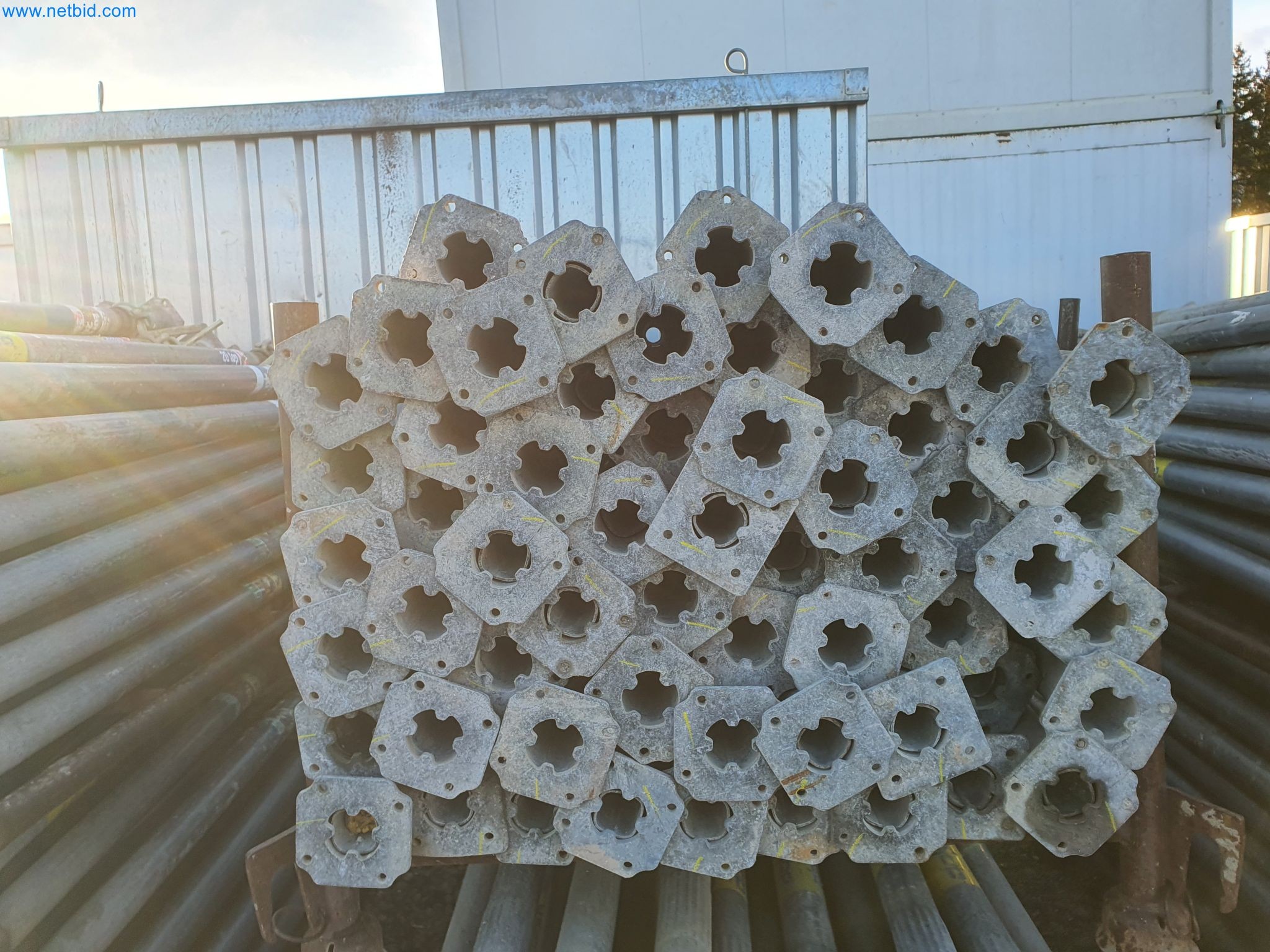 Baumaschinen, Fahrzeuge, Schalungsmaterial und Zubehör aus dem Bereich Hochbau-2