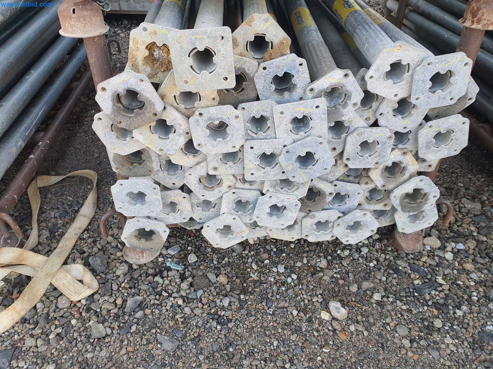 Stavební stroje, vozidla, bednicí materiál a příslušenství z oblasti stavebnictví-1