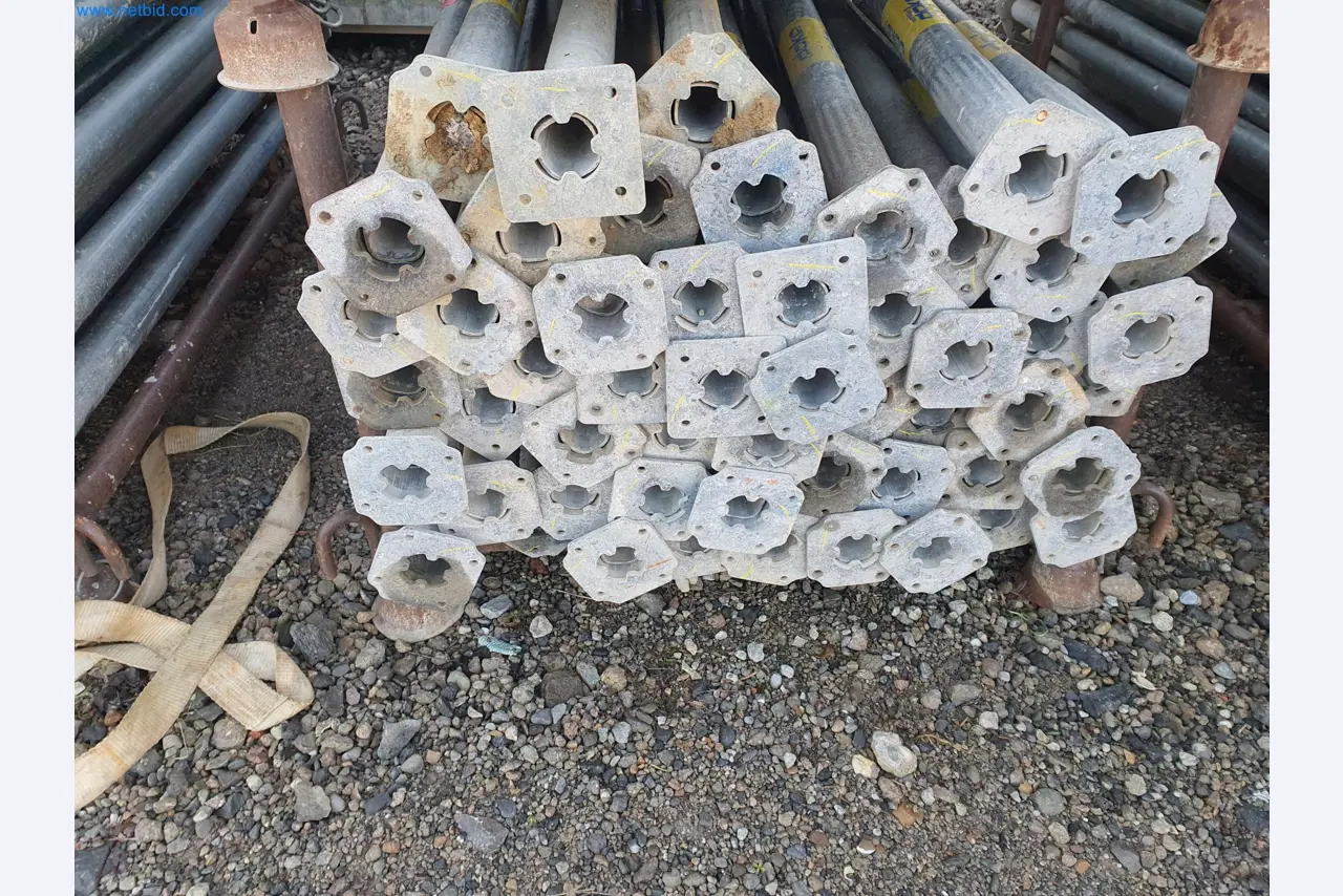 Baumaschinen, Fahrzeuge, Schalungsmaterial und Zubehör aus dem Bereich Hochbau-1