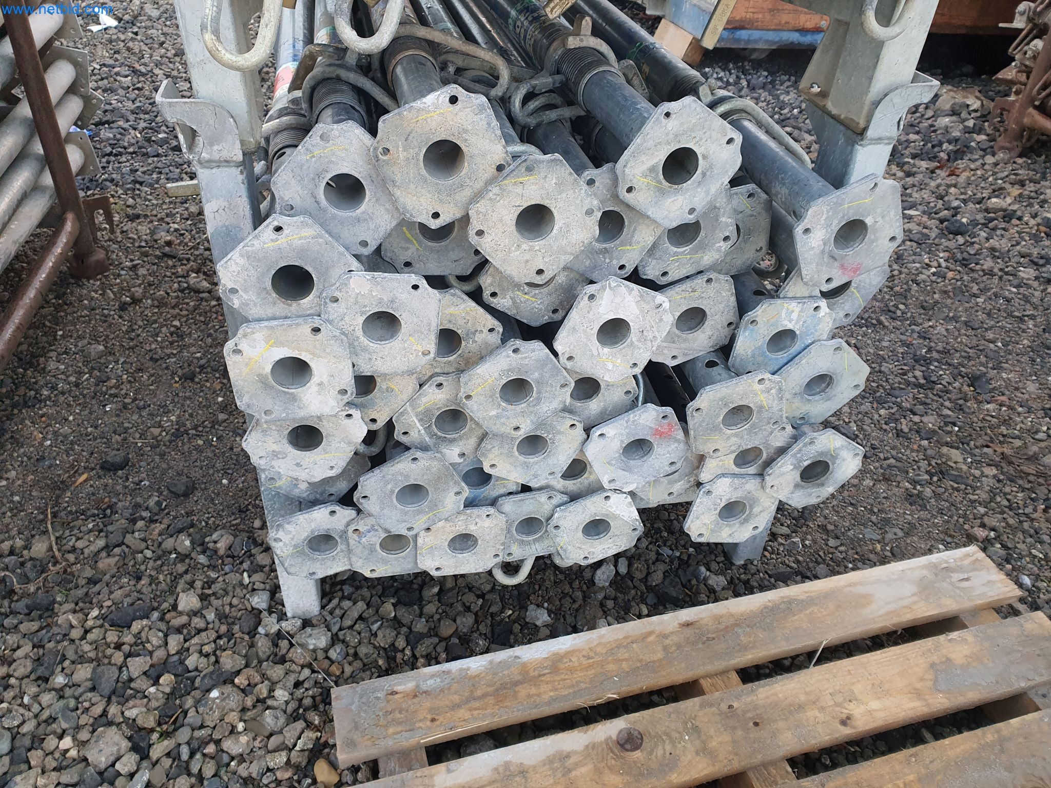 Maquinaria de construcción, vehículos, material de encofrado y accesorios del sector de la construcción de edificios-1