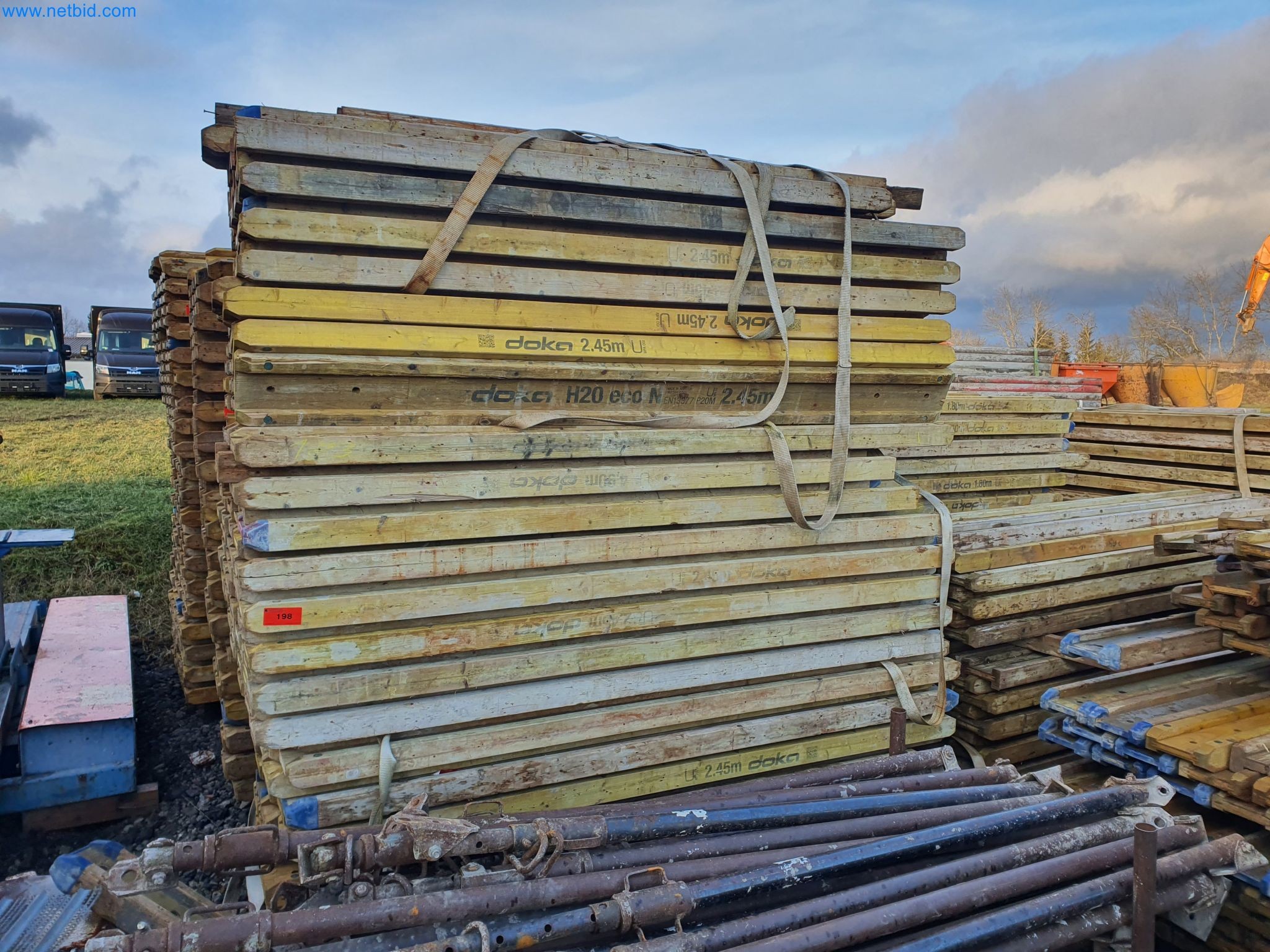 Maszyny budowlane, pojazdy, materiały szalunkowe i akcesoria z sektora budowlanego-1