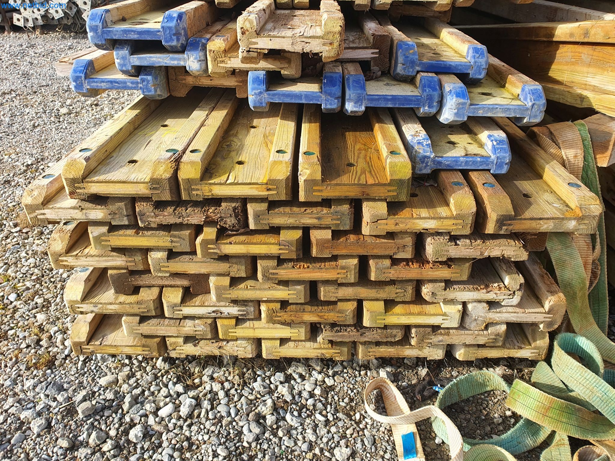 Stavební stroje, vozidla, bednicí materiál a příslušenství z oblasti stavebnictví-2