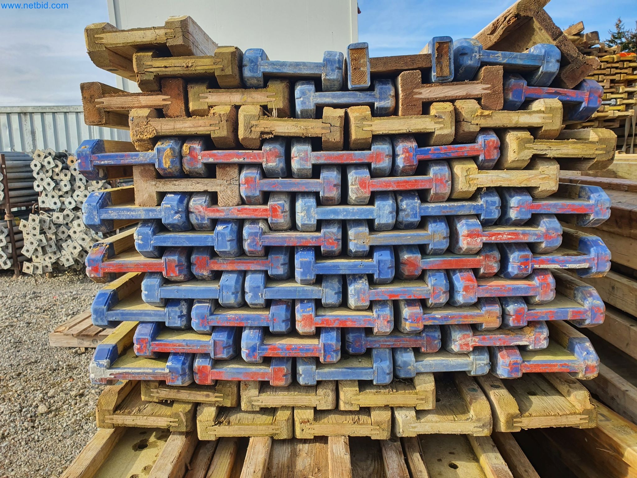 Stavební stroje, vozidla, bednicí materiál a příslušenství z oblasti stavebnictví-2