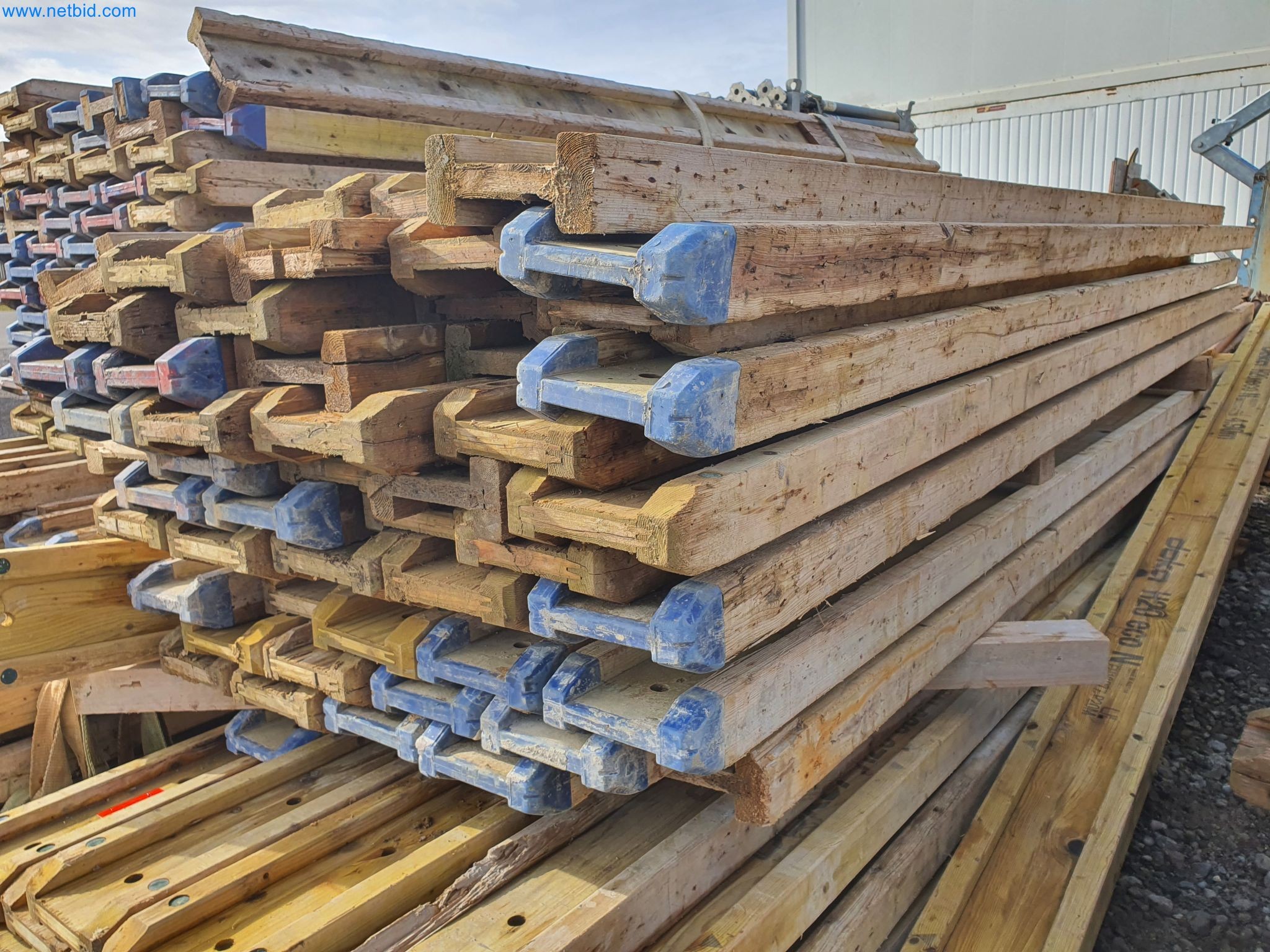 Maquinaria de construcción, vehículos, material de encofrado y accesorios del sector de la construcción de edificios-1