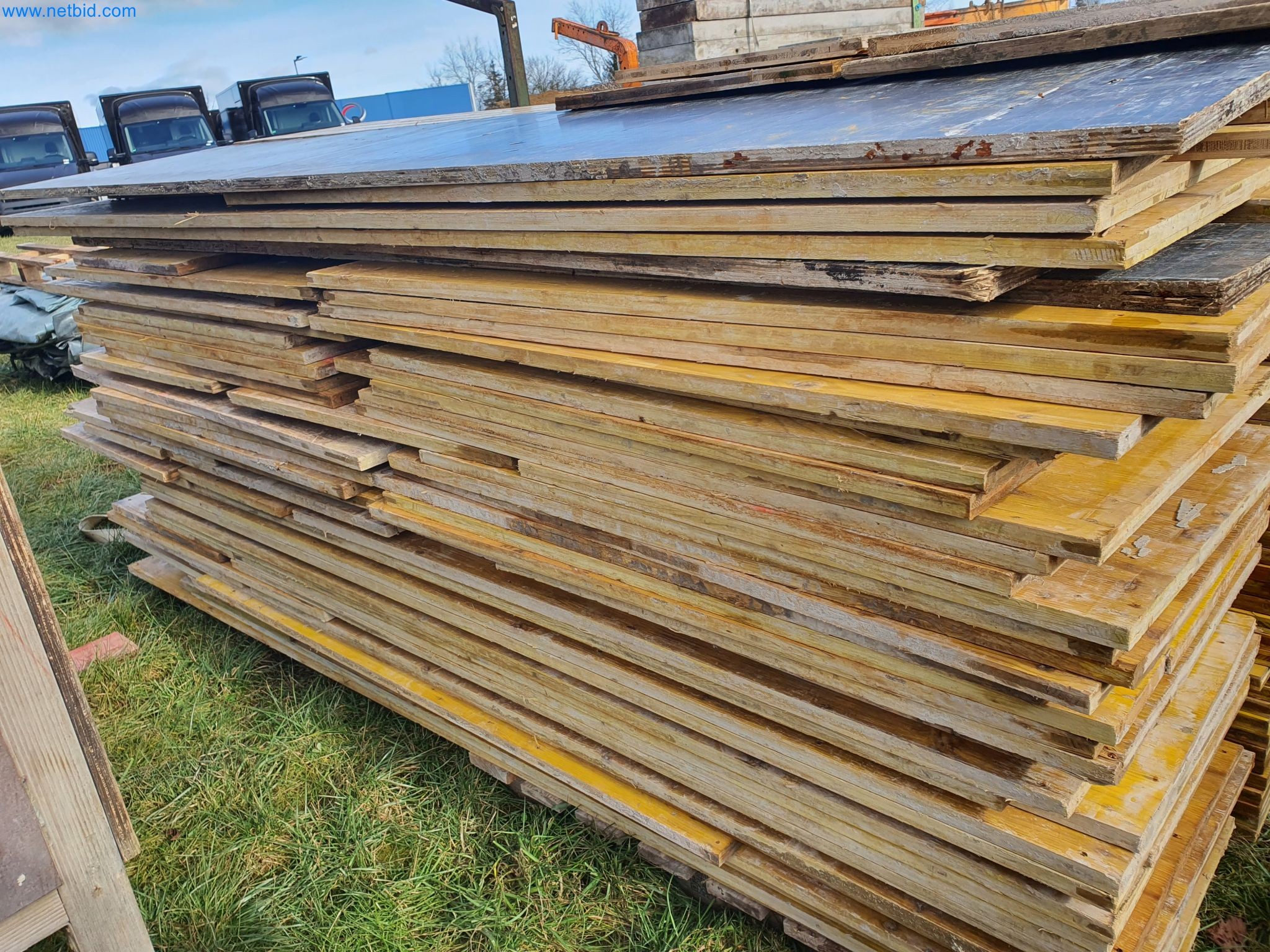 Máquinas de construção, veículos, material de cofragem e acessórios do sector da construção civil-3