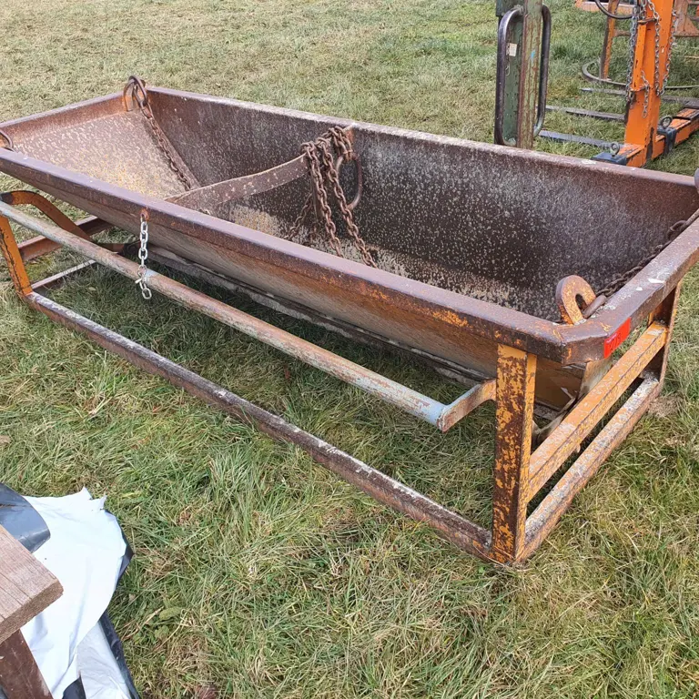 Rubble silo/gravel bucket