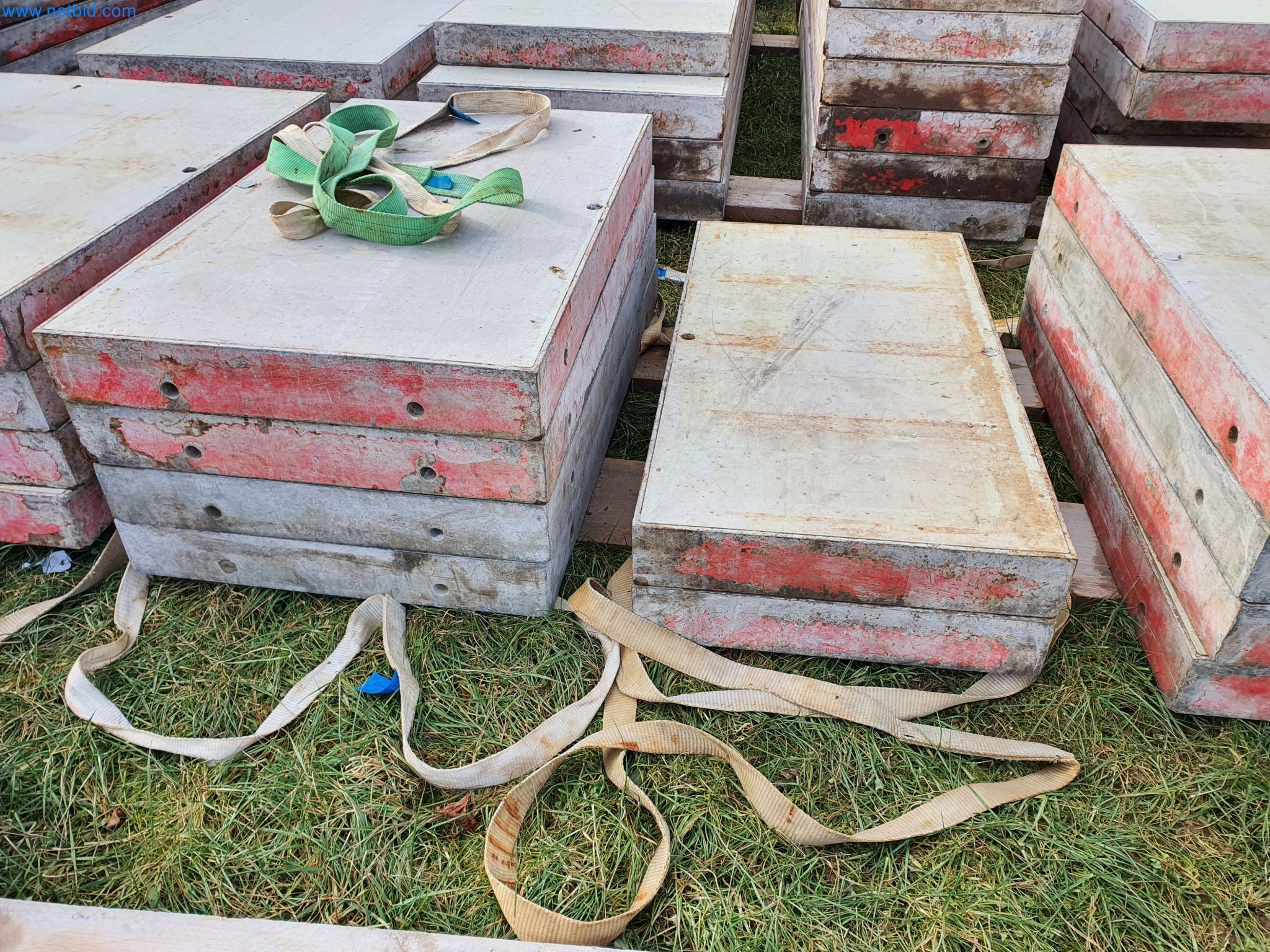 Maquinaria de construcción, vehículos, material de encofrado y accesorios del sector de la construcción de edificios-31