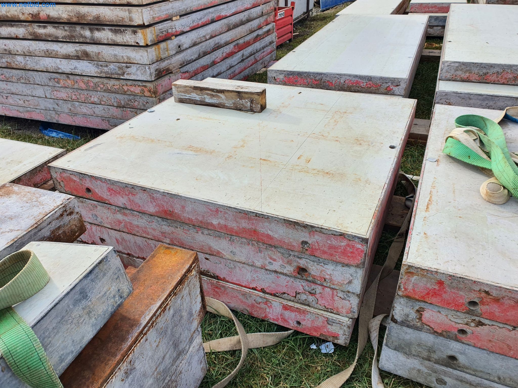 Maquinaria de construcción, vehículos, material de encofrado y accesorios del sector de la construcción de edificios-32