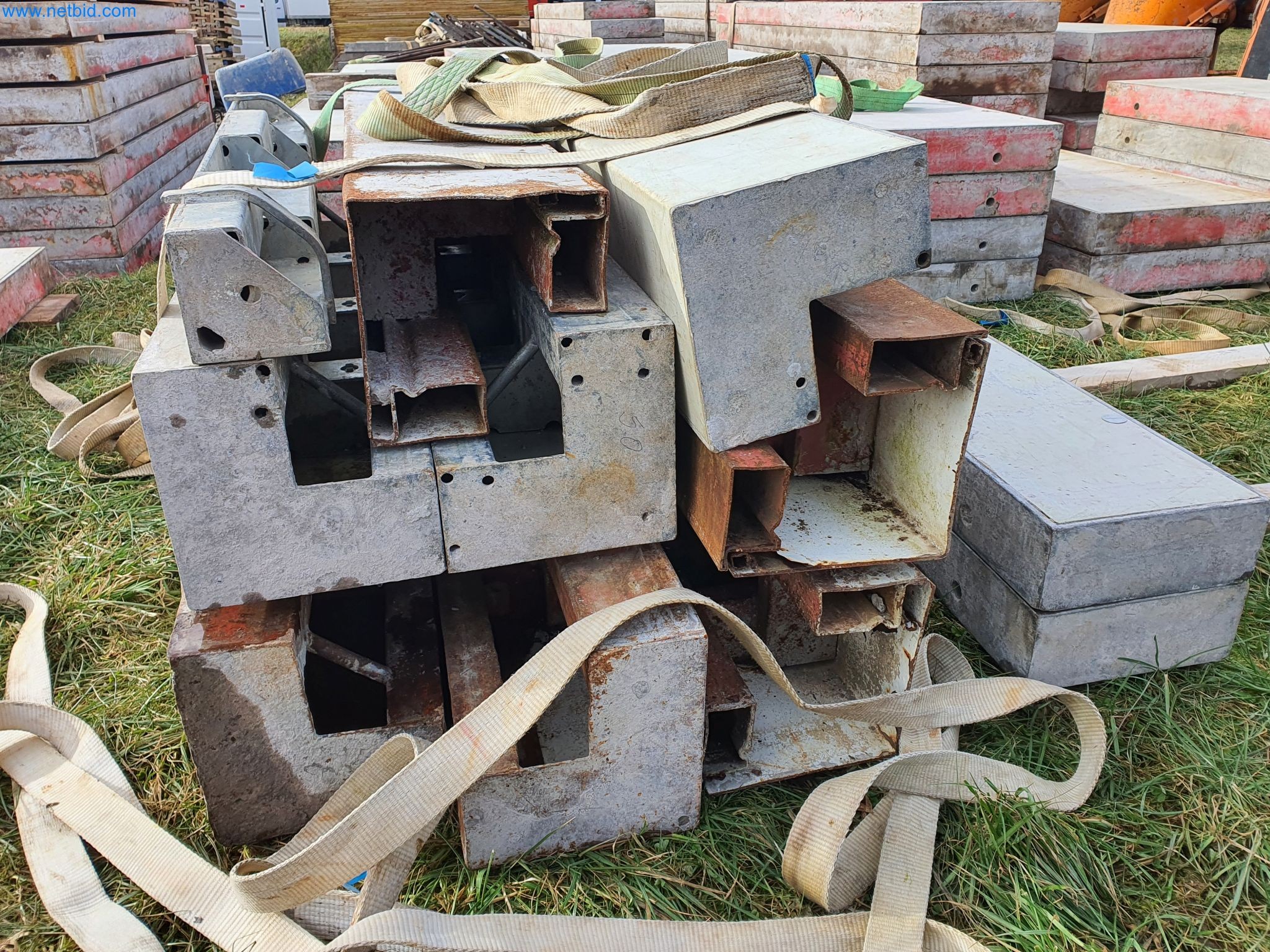 Maquinaria de construcción, vehículos, material de encofrado y accesorios del sector de la construcción de edificios-35