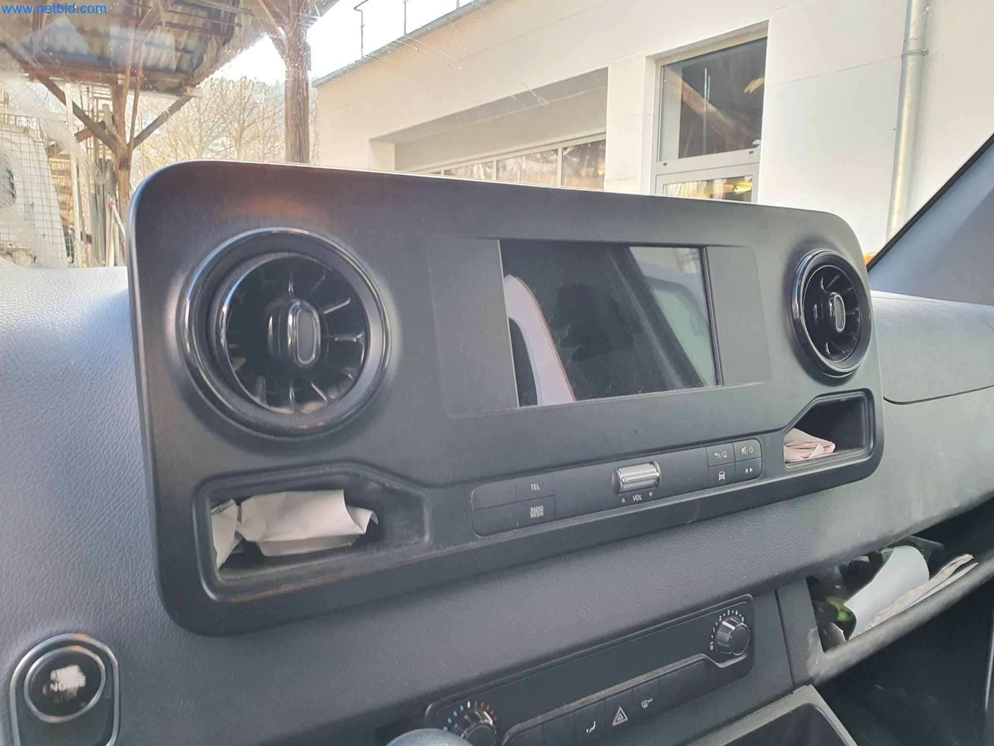 Gradbeni stroji, vozila, opažni materiali in dodatki za gradbeništvo-11