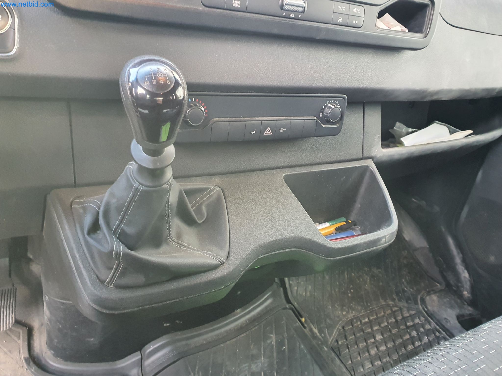 Gradbeni stroji, vozila, opažni materiali in dodatki za gradbeništvo-12