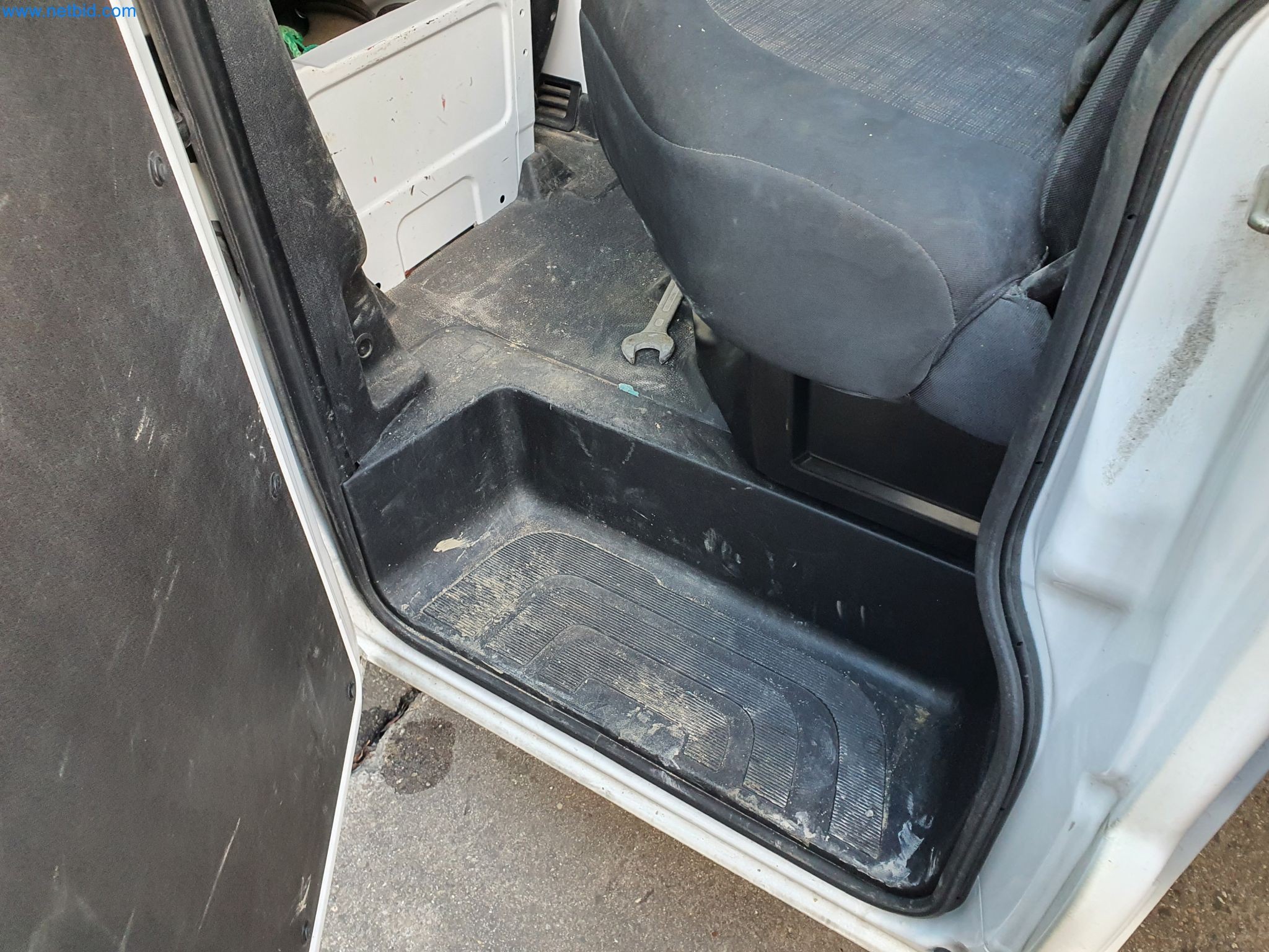 Gradbeni stroji, vozila, opažni materiali in dodatki za gradbeništvo-19