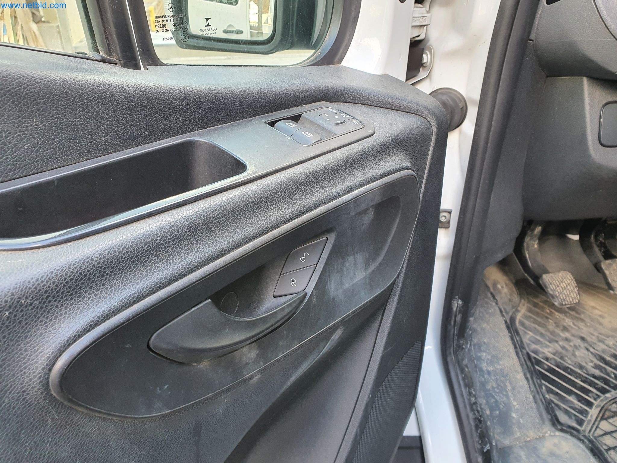 Gradbeni stroji, vozila, opažni materiali in dodatki za gradbeništvo-8