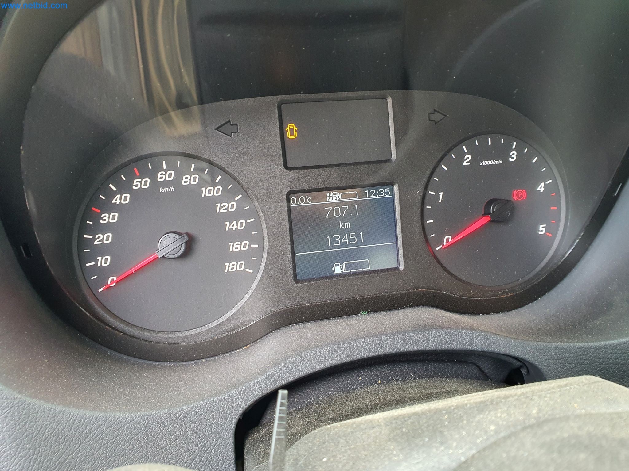 Stavební stroje, vozidla, bednicí materiál a příslušenství z oblasti stavebnictví-10