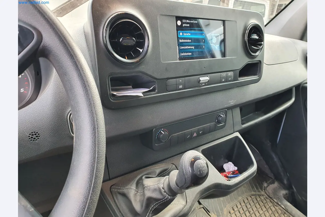 Maszyny budowlane, pojazdy, materiały szalunkowe i akcesoria z sektora budowlanego-11