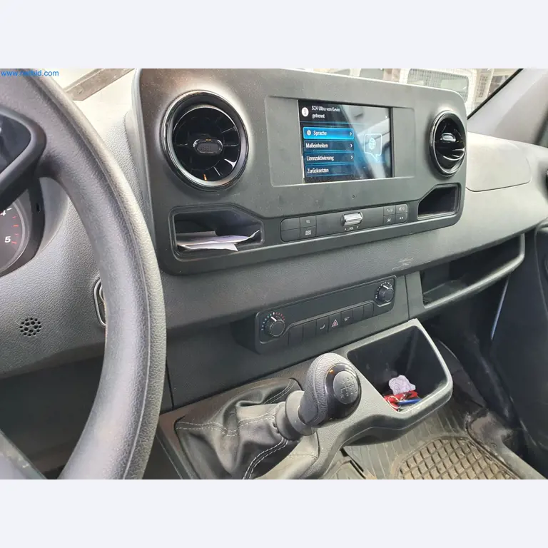 Maszyny budowlane, pojazdy, materiały szalunkowe i akcesoria z sektora budowlanego-11