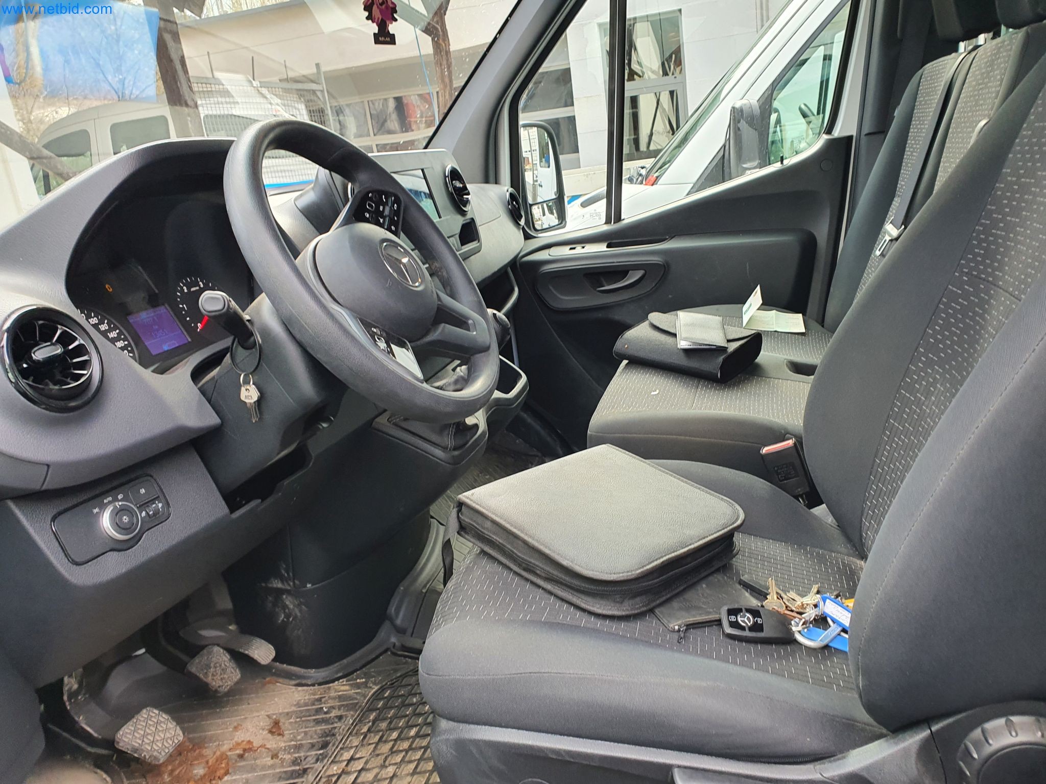 Stavební stroje, vozidla, bednicí materiál a příslušenství z oblasti stavebnictví-12