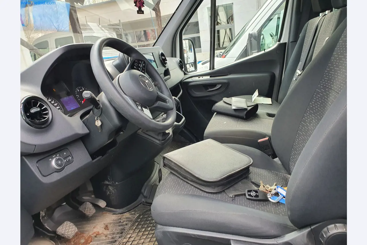 Maszyny budowlane, pojazdy, materiały szalunkowe i akcesoria z sektora budowlanego-12