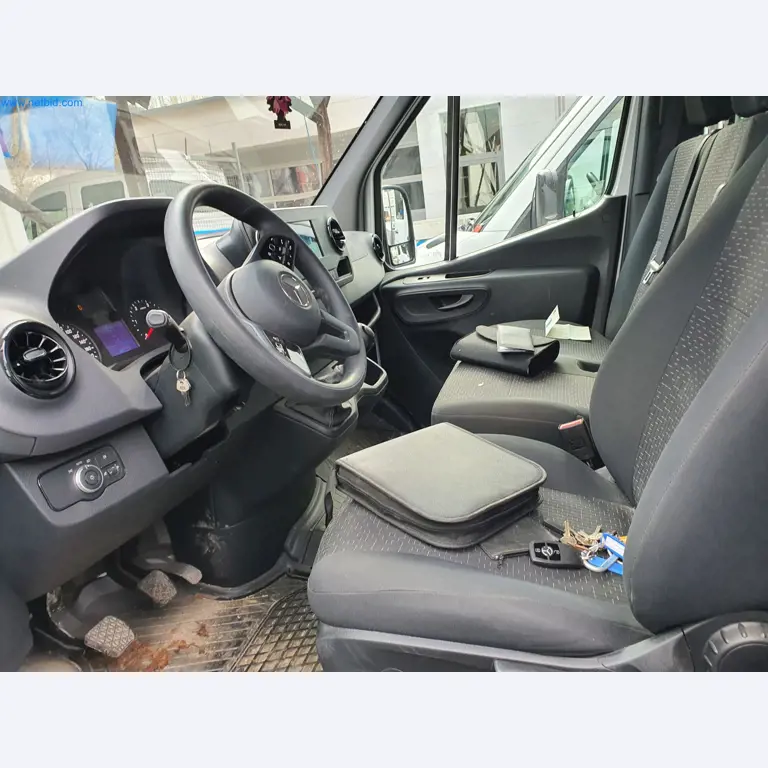 Maszyny budowlane, pojazdy, materiały szalunkowe i akcesoria z sektora budowlanego-12