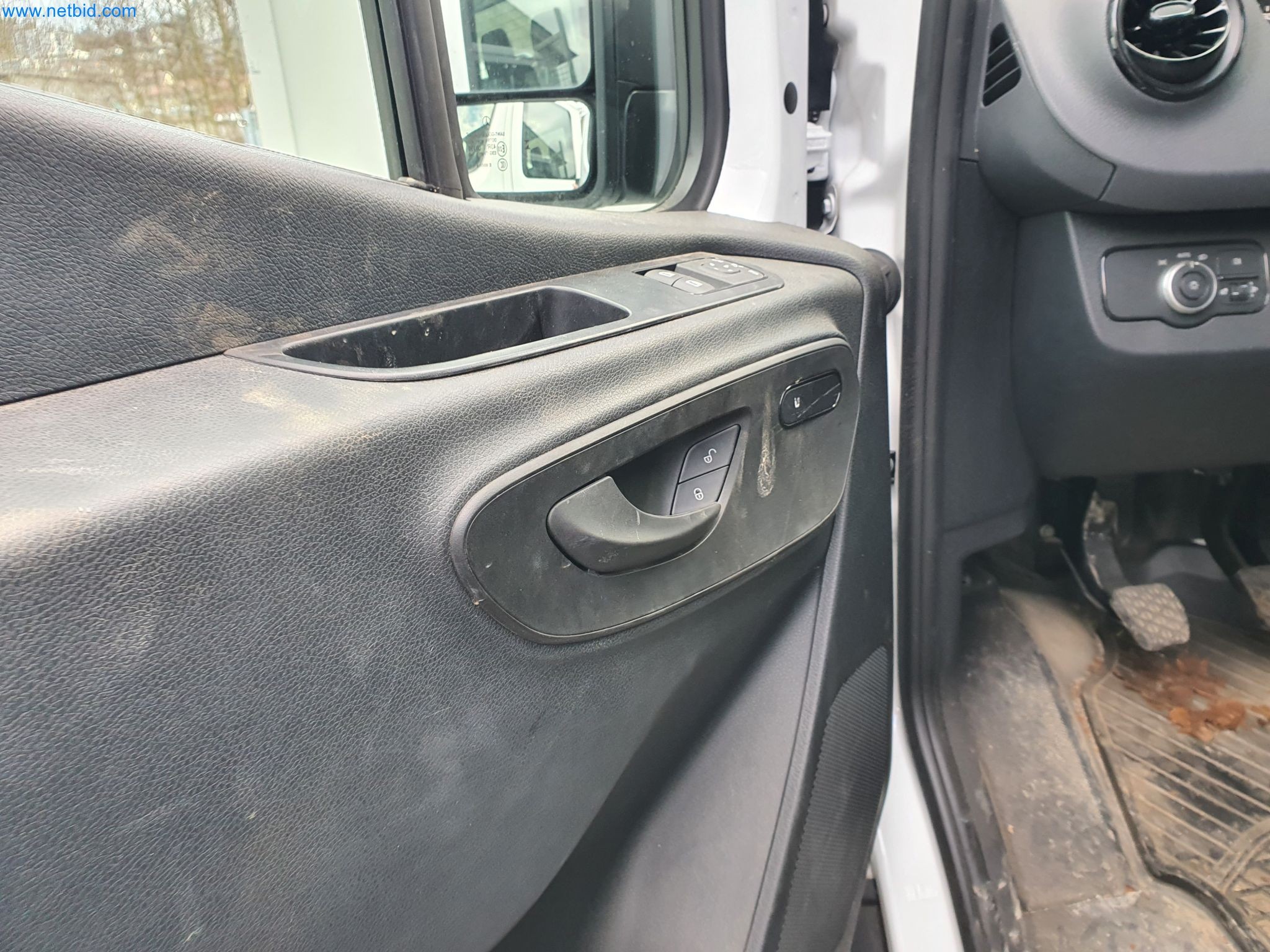 Stavební stroje, vozidla, bednicí materiál a příslušenství z oblasti stavebnictví-13