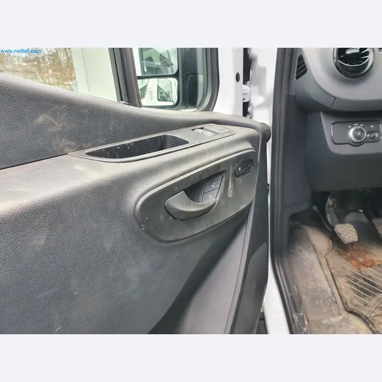 Maszyny budowlane, pojazdy, materiały szalunkowe i akcesoria z sektora budowlanego-13