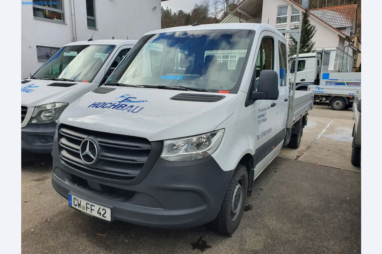 Maszyny budowlane, pojazdy, materiały szalunkowe i akcesoria z sektora budowlanego-1