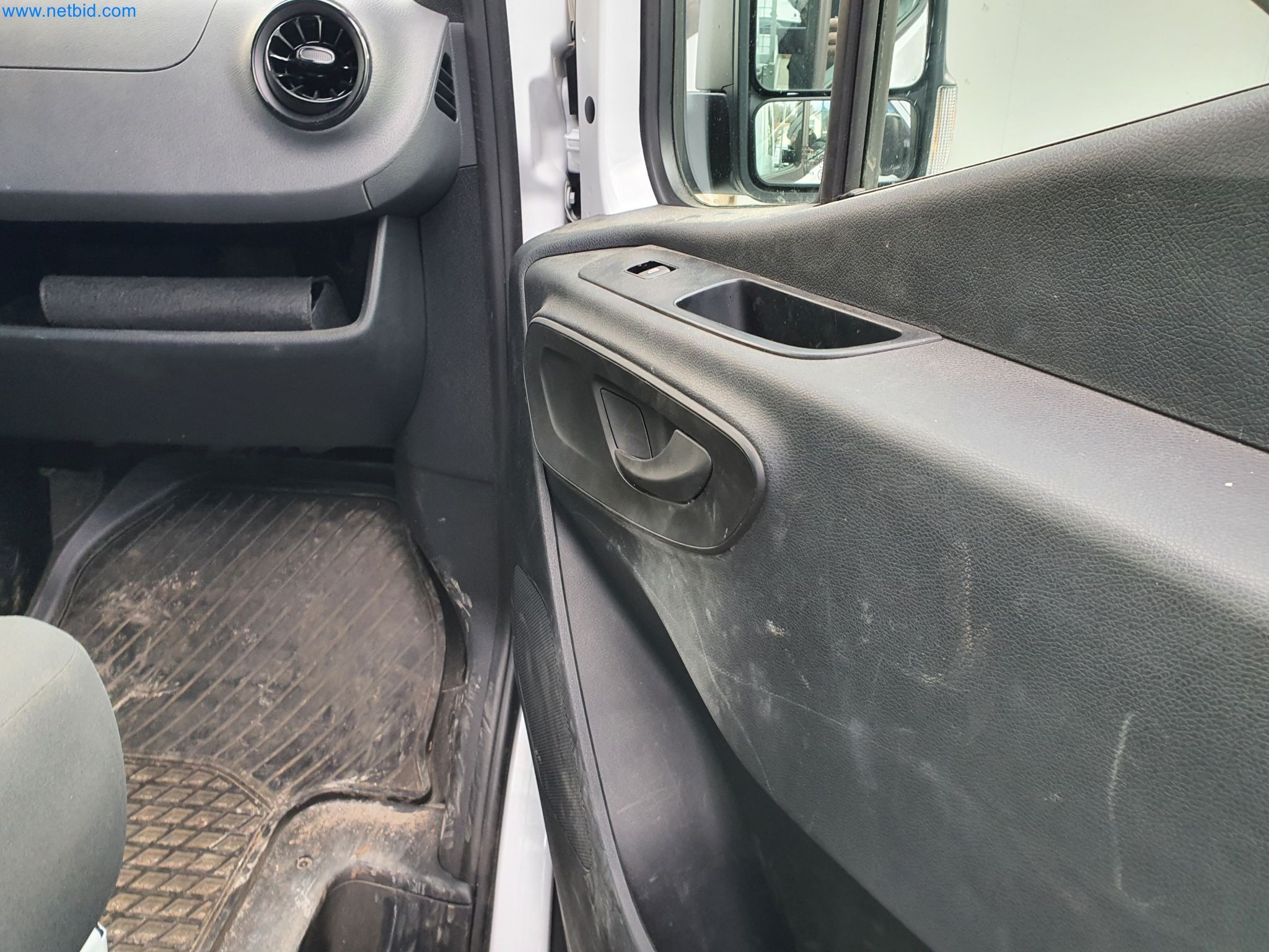 Stavební stroje, vozidla, bednicí materiál a příslušenství z oblasti stavebnictví-20