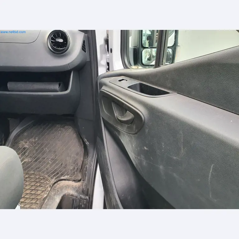 Maszyny budowlane, pojazdy, materiały szalunkowe i akcesoria z sektora budowlanego-20