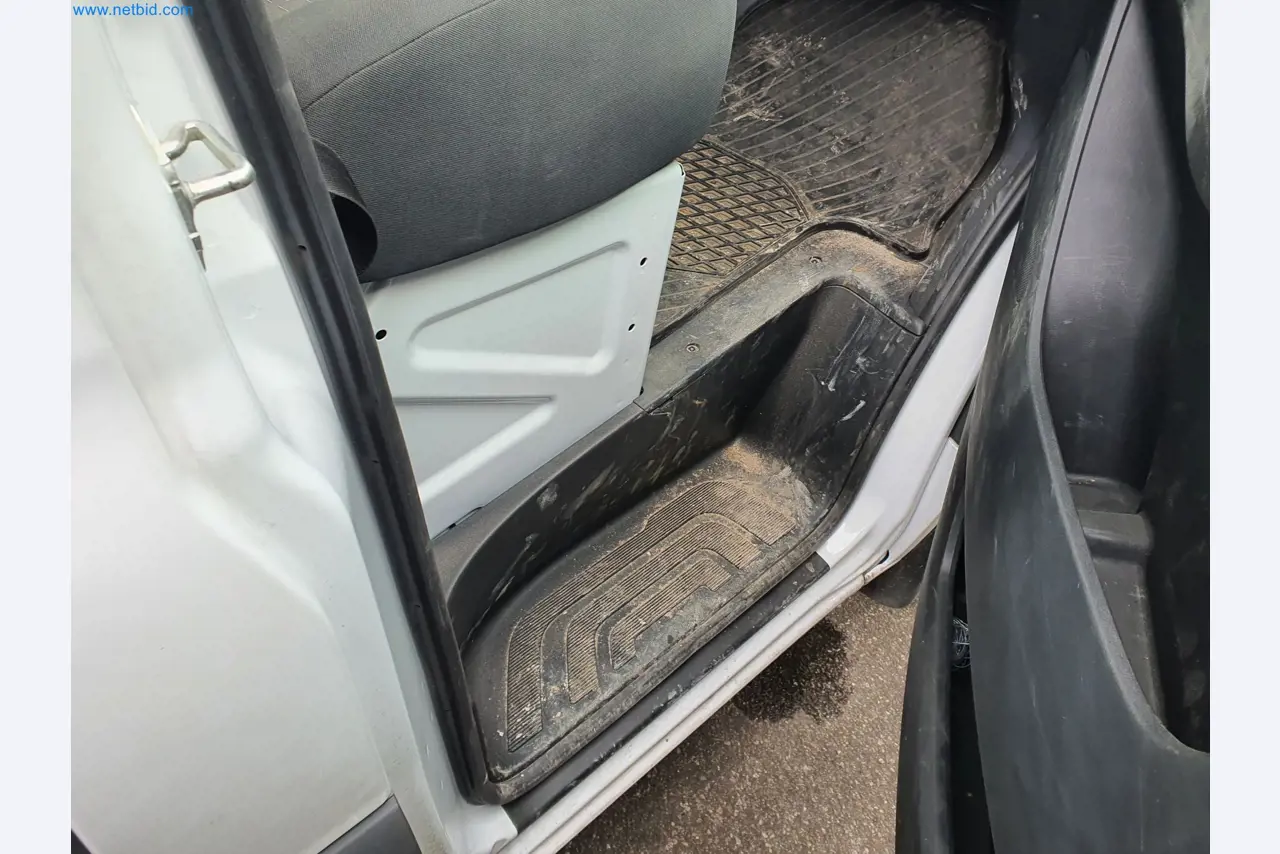 Maszyny budowlane, pojazdy, materiały szalunkowe i akcesoria z sektora budowlanego-21