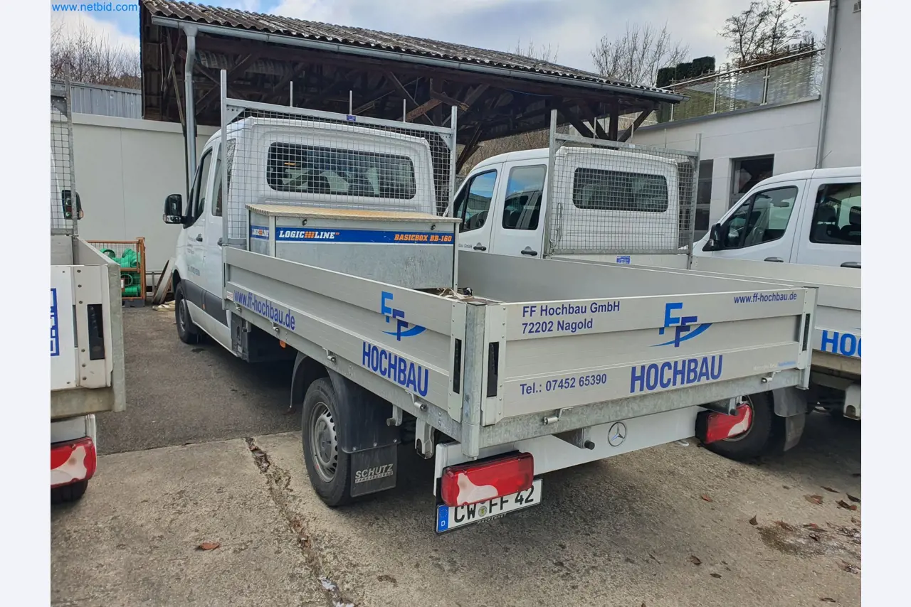 Maszyny budowlane, pojazdy, materiały szalunkowe i akcesoria z sektora budowlanego-6