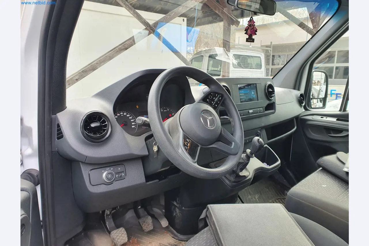 Maszyny budowlane, pojazdy, materiały szalunkowe i akcesoria z sektora budowlanego-8