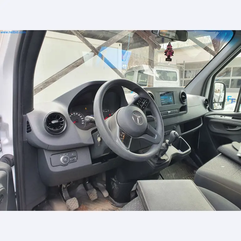 Maszyny budowlane, pojazdy, materiały szalunkowe i akcesoria z sektora budowlanego-8