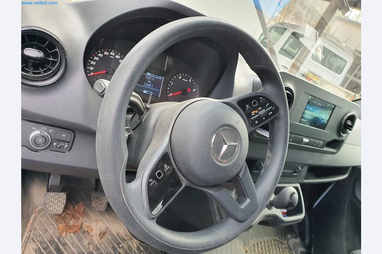 Maszyny budowlane, pojazdy, materiały szalunkowe i akcesoria z sektora budowlanego-9