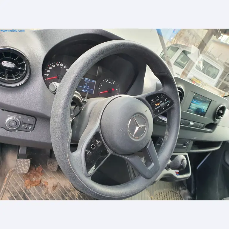 Maszyny budowlane, pojazdy, materiały szalunkowe i akcesoria z sektora budowlanego-9