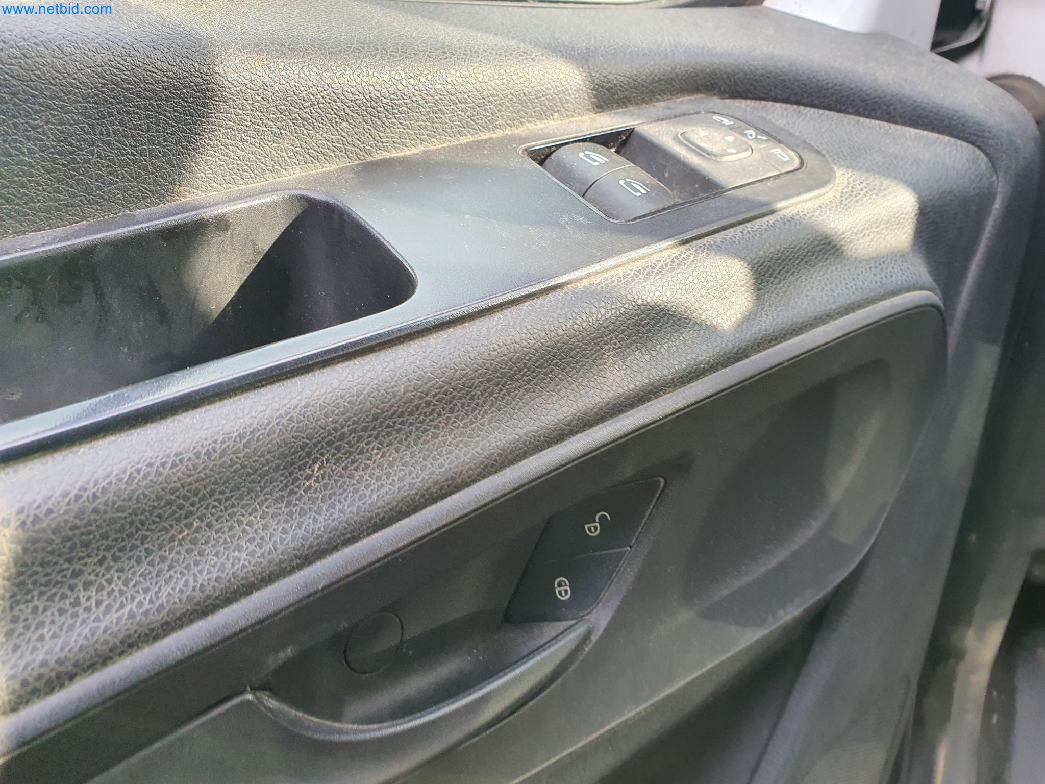 Baumaschinen, Fahrzeuge, Schalungsmaterial und Zubehör aus dem Bereich Hochbau-16