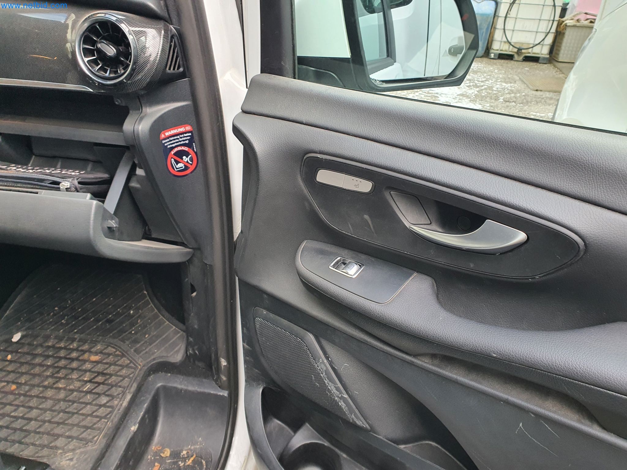 Maszyny budowlane, pojazdy, materiały szalunkowe i akcesoria z sektora budowlanego-10