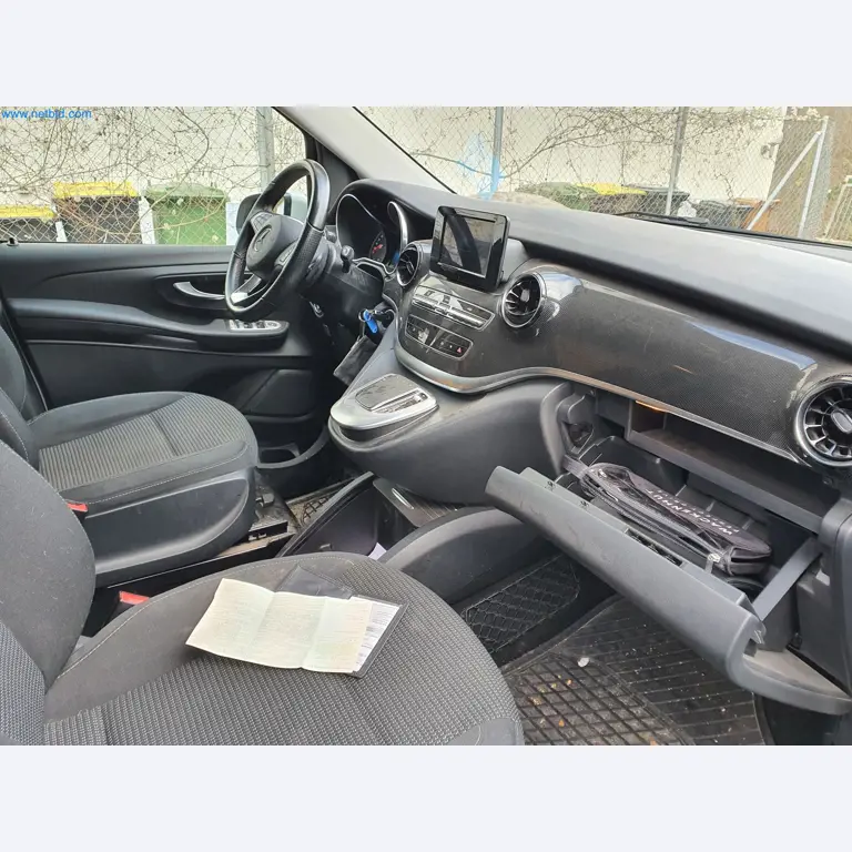 Maszyny budowlane, pojazdy, materiały szalunkowe i akcesoria z sektora budowlanego-11