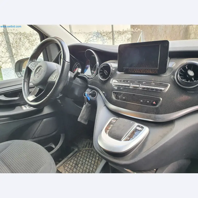 Maszyny budowlane, pojazdy, materiały szalunkowe i akcesoria z sektora budowlanego-12