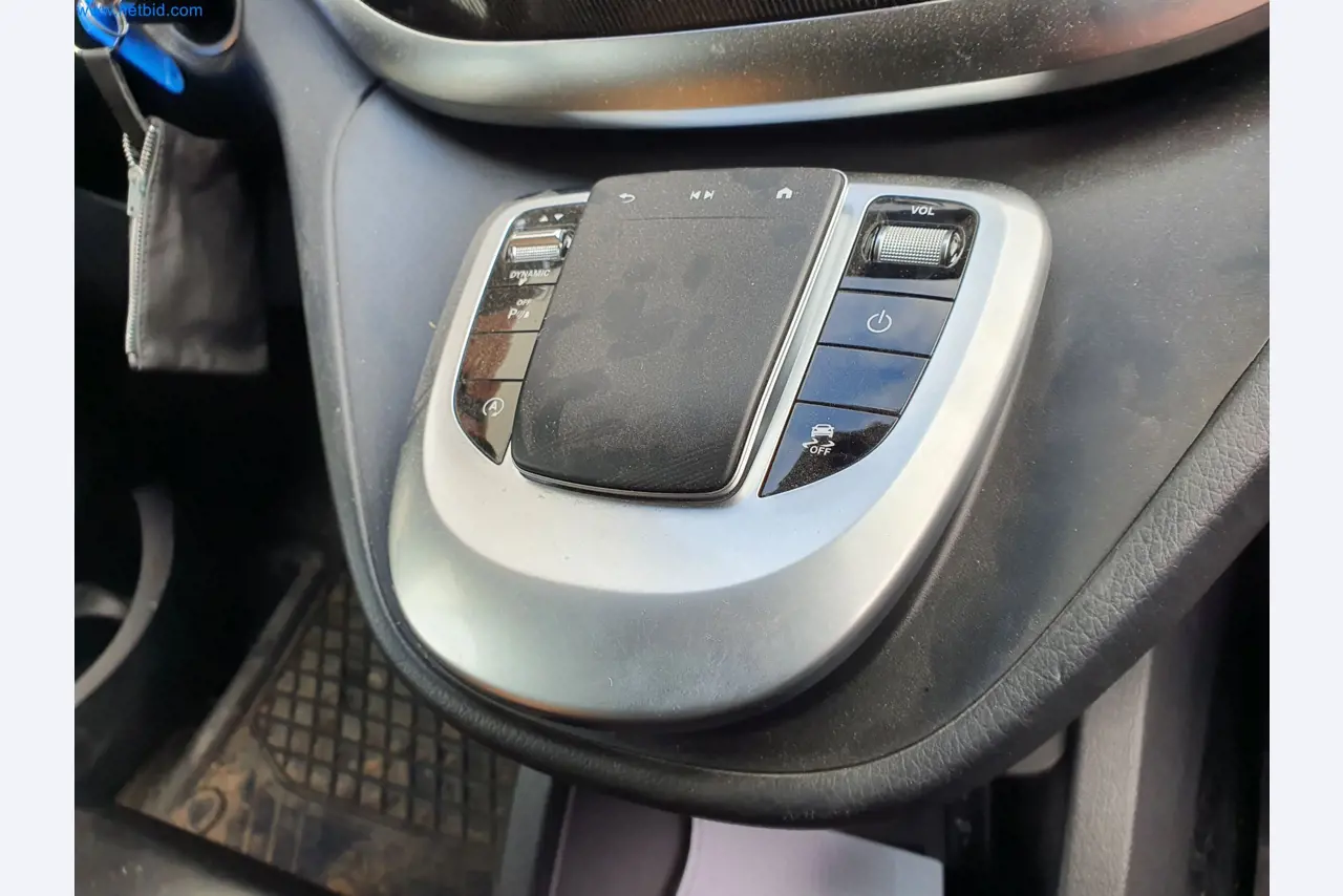 Maszyny budowlane, pojazdy, materiały szalunkowe i akcesoria z sektora budowlanego-13