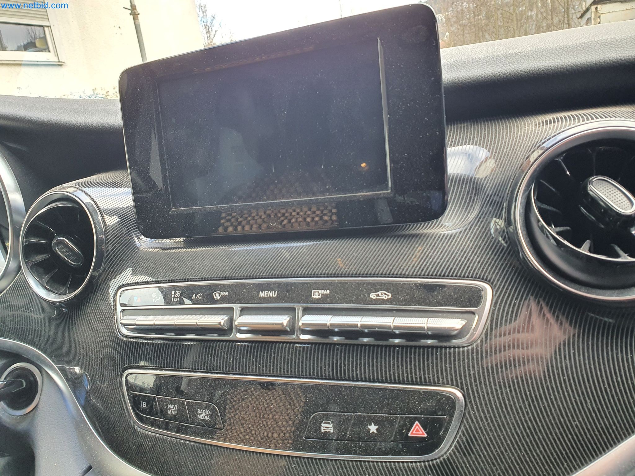 Maszyny budowlane, pojazdy, materiały szalunkowe i akcesoria z sektora budowlanego-14