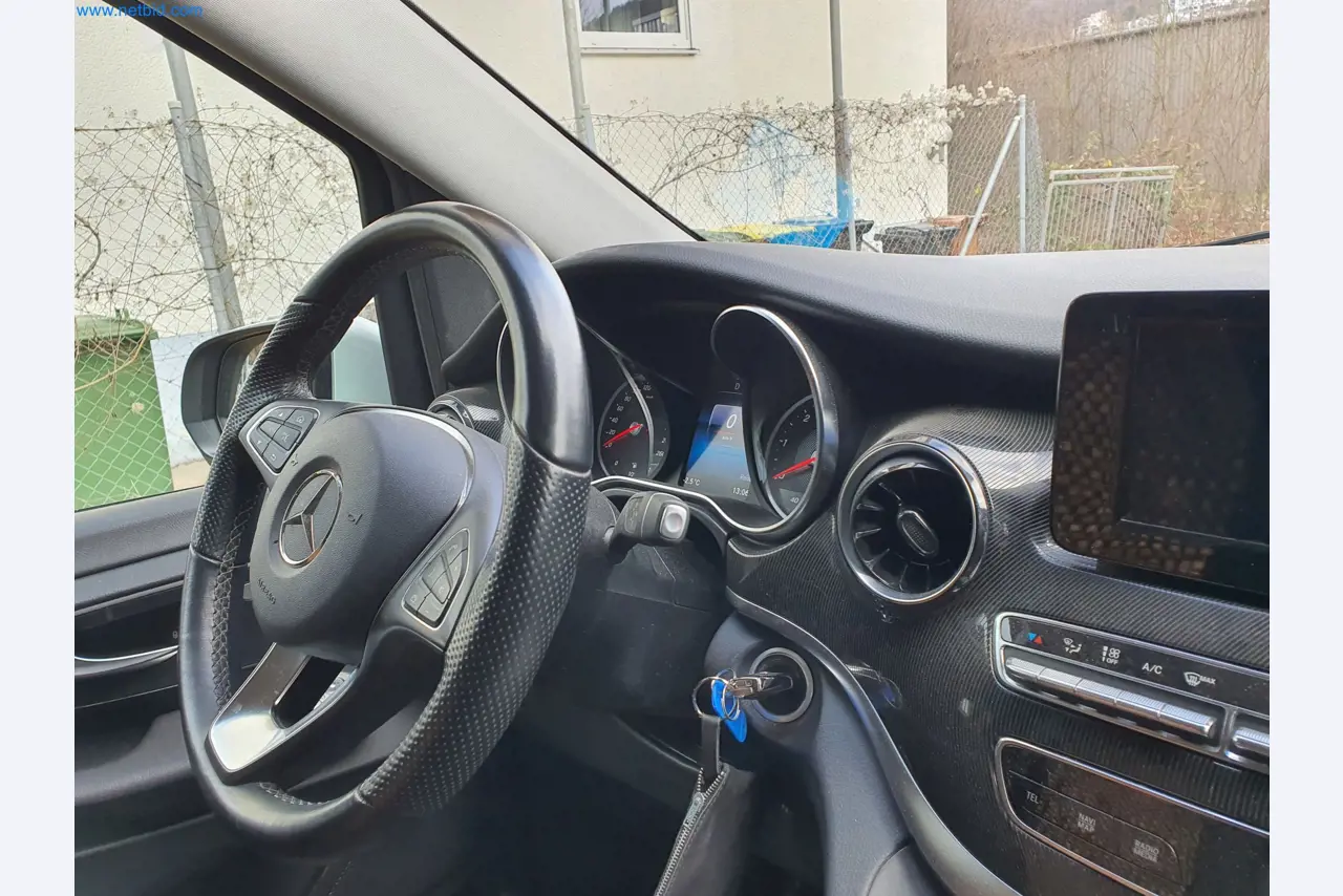 Maszyny budowlane, pojazdy, materiały szalunkowe i akcesoria z sektora budowlanego-15