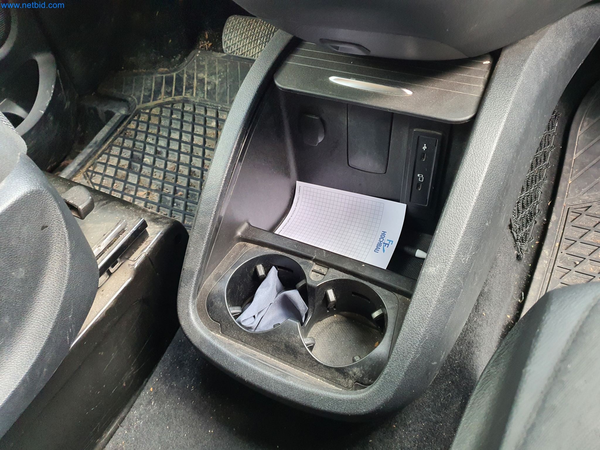 Maszyny budowlane, pojazdy, materiały szalunkowe i akcesoria z sektora budowlanego-18