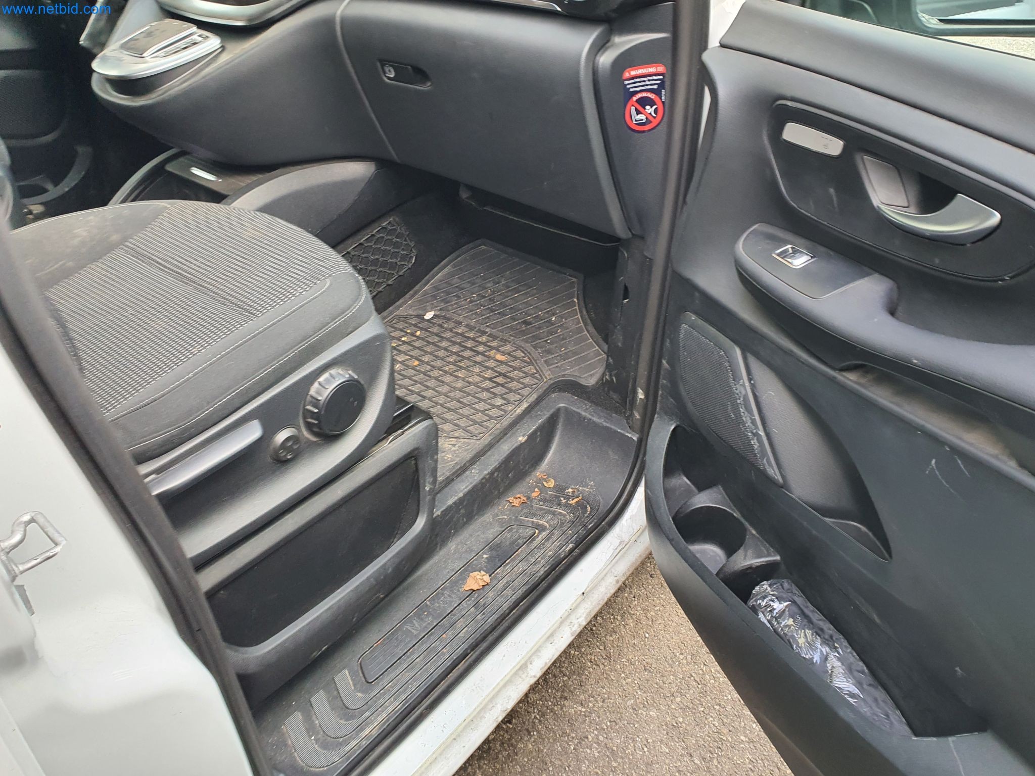 Maszyny budowlane, pojazdy, materiały szalunkowe i akcesoria z sektora budowlanego-19