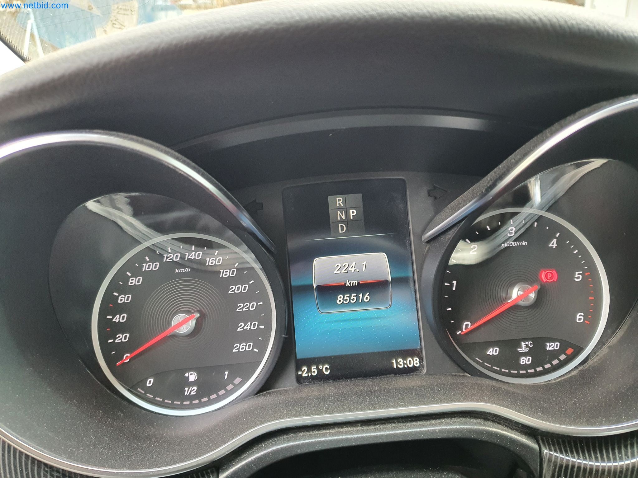 Maszyny budowlane, pojazdy, materiały szalunkowe i akcesoria z sektora budowlanego-23