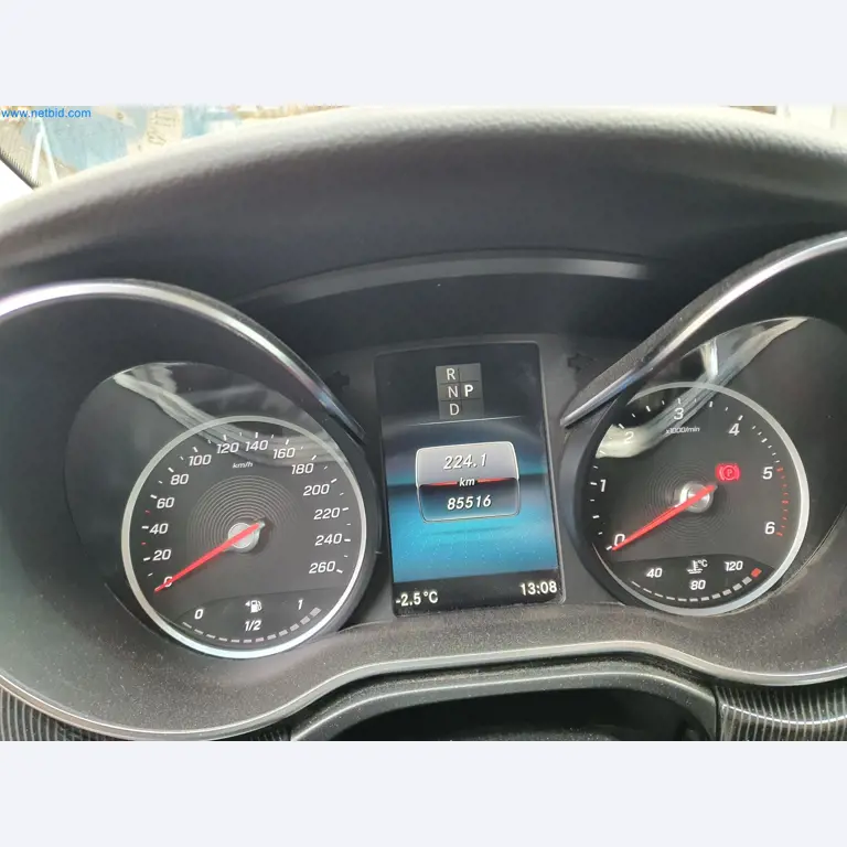 Maszyny budowlane, pojazdy, materiały szalunkowe i akcesoria z sektora budowlanego-23